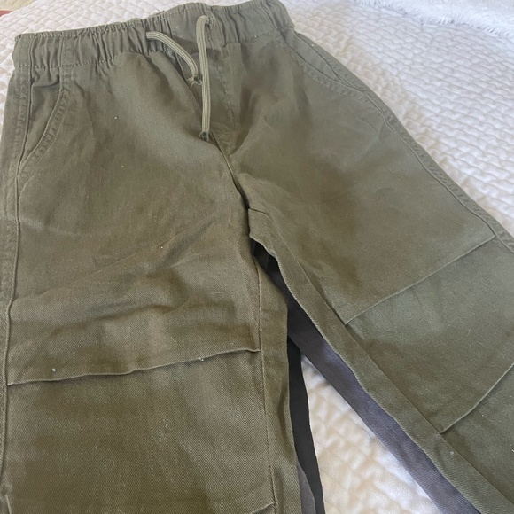 H&M TODDLER BOY SIZE 5T 3 PACK PANTALON JOGGER PANTS NEW WITH TAGS - Picture 2 of 10